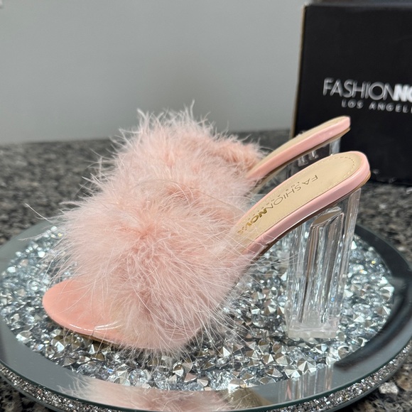 Fashion Nova Blush Feathered chunky Heels NIB 7.5 - Picture 5 of 12